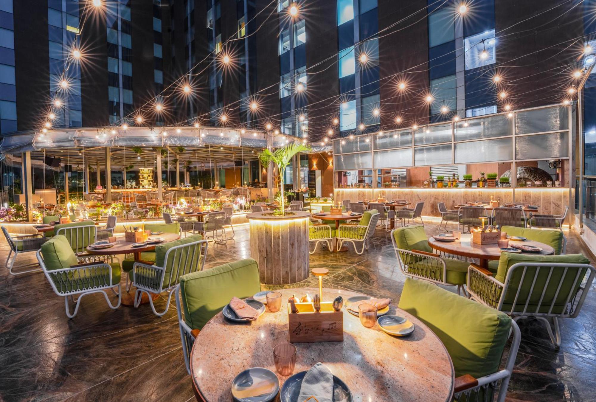Aloft Bengaluru Outer Ring Road Hotell Exteriör bild